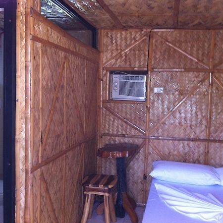 Bamboo House Beach Lodge & Restaurant Puerto Galera Exterior foto
