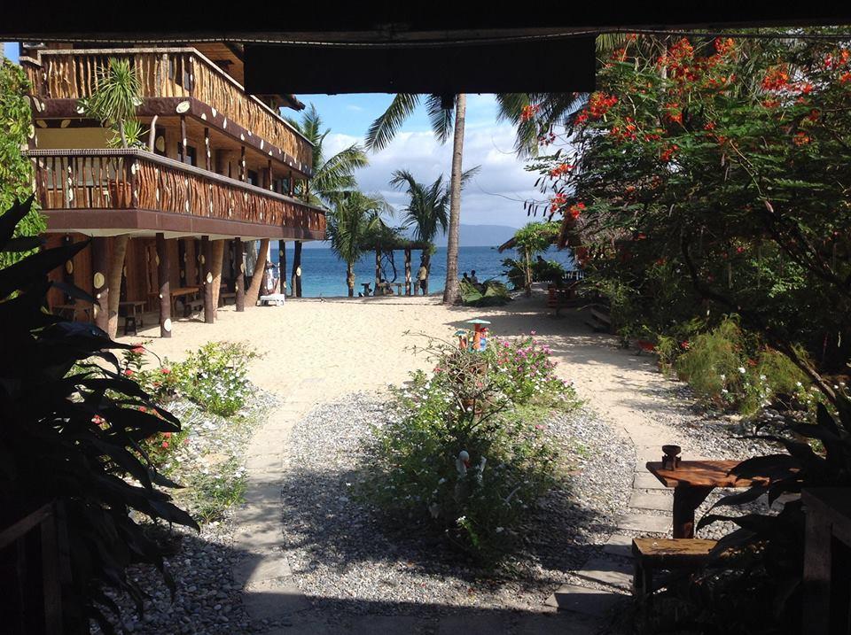 Bamboo House Beach Lodge & Restaurant Puerto Galera Exterior foto